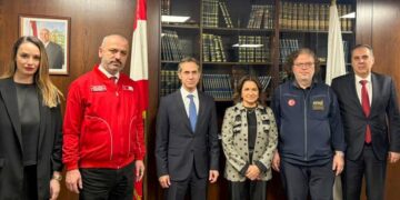 سفير تركيا يعلن استعداد أنقرة تقديم 100 منزل جاهز للبنان