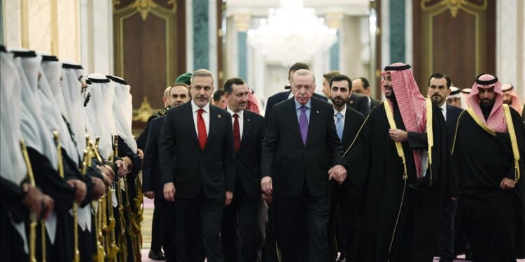 مرحلة جديدة من الازدهار.. زيارة أردوغان بعيون الإعلام السعودي