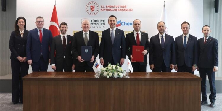 شركة النفط التركية توقع مذكرة تفاهم مع "شيفرون" الأمريكية