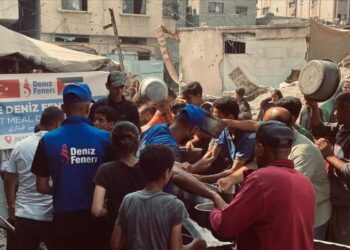 وقف "أنصار" التركي يفطر 1500 صائم يوميا في غزة