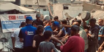 وقف "أنصار" التركي يفطر 1500 صائم يوميا في غزة