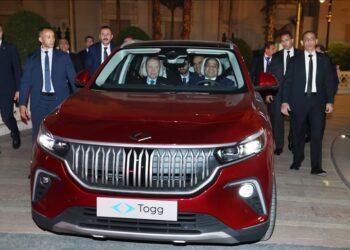 الرئاسة المصرية: أردوغان يهدي السيسي سيارة تركية كهربائية