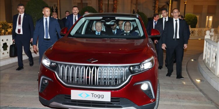 الرئاسة المصرية: أردوغان يهدي السيسي سيارة تركية كهربائية