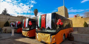 بلدية غازي عنتاب التركية تسلم 5 حافلات لنظيرتها في حلب بسوريا