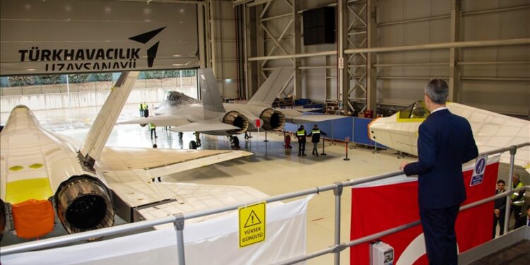 "توساش" التركية تكشف عن نماذج أولية جديدة للمقاتلة "قآن"