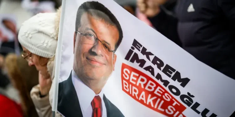 انطلاق محاكمة إمام أوغلو في قضية فساد بعد عام من سجنه بتركيا