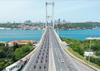 تركيا تبحث إشراك القطاع الخاص في تشغيل الطرق السريعة والجسور دون بيعها