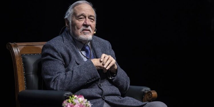 إسطنبول.. وفاة المؤرخ التركي الشهير إلبر أورطايلي