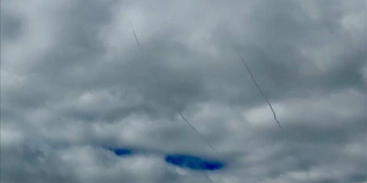 الكويت.. الجيش يعمل على اعتراض صواريخ ومسيرات