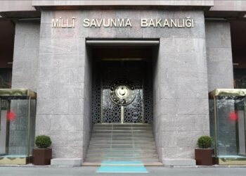 الدفاع التركية تعلن تحييد ذخيرة باليستية دخلت أجواءها من إيران