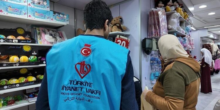 وقف الديانة التركي يقدم منحا دراسية لمئة يتيم في البوسنة والهرسك