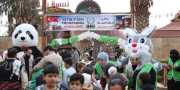 "الإغاثة" التركية تقيم إفطارا لـ400 عائلة من أسر الأيتام بريف دمشق