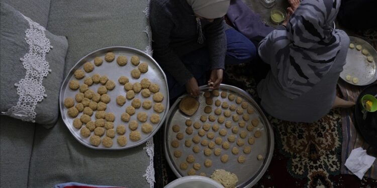 كعك العيد.. جسر يربط أتراك دمشق بهويتهم وماضيهم