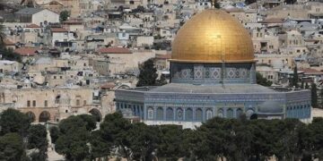 في رمضان.. إسرائيل تغلق المسجدين الأقصى والإبراهيمي لليوم الخامس