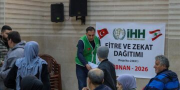 "الإغاثة الإنسانية" التركية توزع مساعدات على نازحين بلبنان