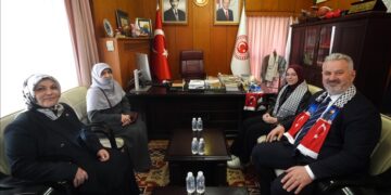 بعد مناشدة من قلب غزة.. فتاة فلسطينية تحقق حلمها بلقاء الرئيس أردوغان