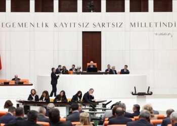 جلسة إحاطة في البرلمان التركي بشأن حرب إيران وتداعياتها