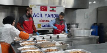 صدقة طاشي التركية توزع مساعدات على 500 أسرة نازحة في لبنان