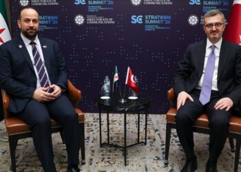 دوران يلتقي وزير الإعلام السوري في إسطنبول