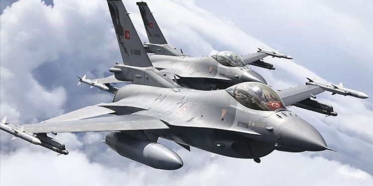 أنقرة تنشر مقاتلات ومنظومات دفاع جوي في قبرص التركية