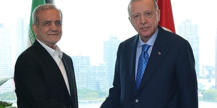 أردوغان يدعو للاستفادة القصوى من المفاوضات الأمريكية الإيرانية