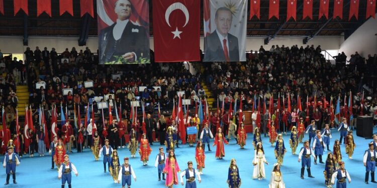 تركيا تحتفل بعيد السيادة الوطنية والطفولة