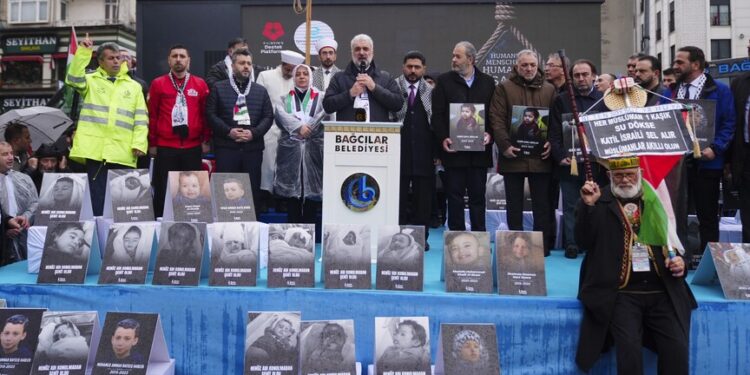 إسطنبول.. مظاهرة ضد قانون إعدام الأسرى الفلسطينيين