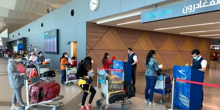 إعادة فتح مطار الكويت الدولي لأول مرة منذ بدء حرب إيران