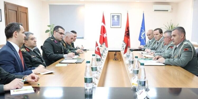 تركيا وألبانيا تبحثان تعزيز العلاقات الاستراتيجية في الأمن والدفاع