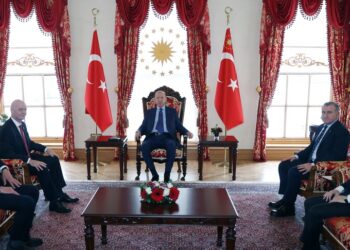 أردوغان يستقبل رئيس الفيفا