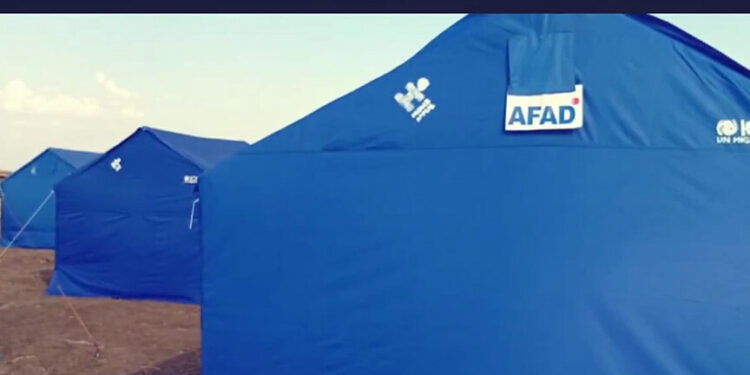 "آفاد" التركية تقدم 30 ألف خيمة لنازحين في السودان