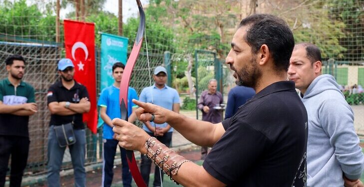 معهد "يونس أمره" بالقاهرة يطلق دورة لتعليم الرماية التركية التقليدية