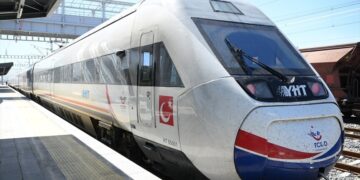 تركيا.. تجربة تشغيل خط قطار فائق السرعة بين إسطنبول وأدرنة