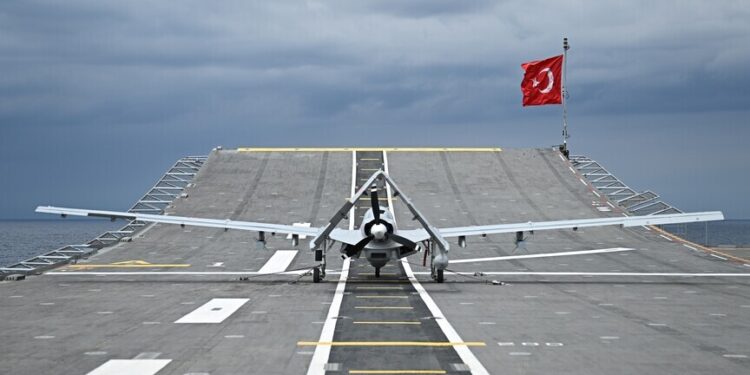 خبراء: مسيّرة بيرقدار "تي بي 3" التركية ستعزز قدرات إيطاليا البحرية