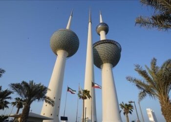 الكويت تدعو للبقاء بالمنازل بين منتصف الليل والسادسة صباح الأربعاء