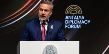 فيدان: تركيا من الدول النادرة القادرة على التواصل مع جميع الأطراف