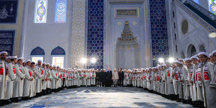 إسطنبول.. أردوغان يحضر مراسم تخريج 333 حافظا للقرآن