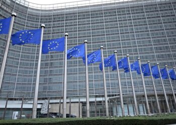 المفوضية الأوروبية: تركيا مرشحة لعضوية الاتحاد وتتحمل مسؤولية بمنطقتها