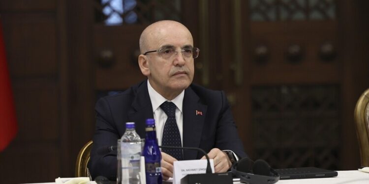 شيمشك: نعمل على جذب استثمارات عالية الجودة إلى تركيا