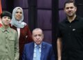 أردوغان يستقبل الطفل الفلسطيني رمضان أبو جزر في إسطنبول