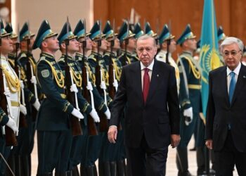 كازاخستان.. توكاييف يستقبل أردوغان بمراسم رسمية في أستانة