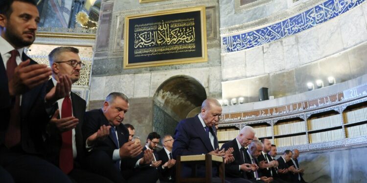ذكرى فتح إسطنبول.. أردوغان يصلي الجمعة في آيا صوفيا