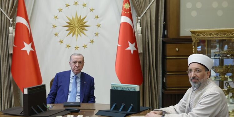 الرئيس أردوغان يتبرع بأضحيته لصالح وقف الديانة التركي