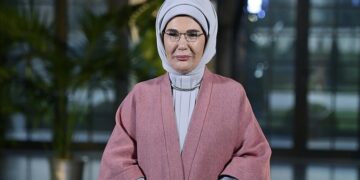 عقيلة أردوغان تشيد بحضارة القارة الإفريقية وتراثها الثقافي