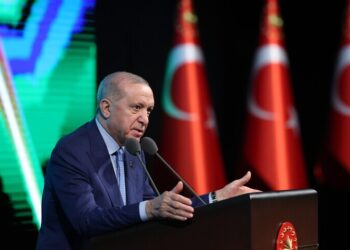 أردوغان: المسلمون يمرون بفترة عصيبة وعلينا نبذ الانقسام والخلافات