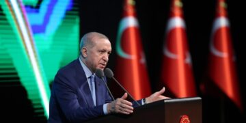 أردوغان: المسلمون يمرون بفترة عصيبة وعلينا نبذ الانقسام والخلافات